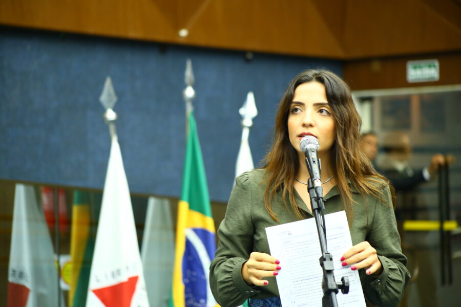 Marcela Trópia em discurso no Plenário da Câmara de BH